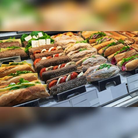 Hoy en día, el sándwich tiene múltiples variantes alrededor del mundo.   