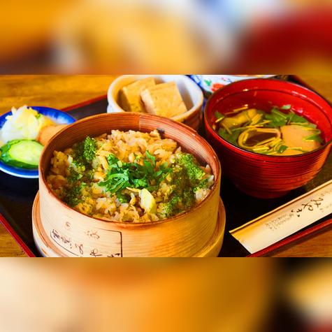 Un tazón de ramen en Tokio: el símbolo del confort japonés y una parada obligatoria para todo viajero gastronómico.