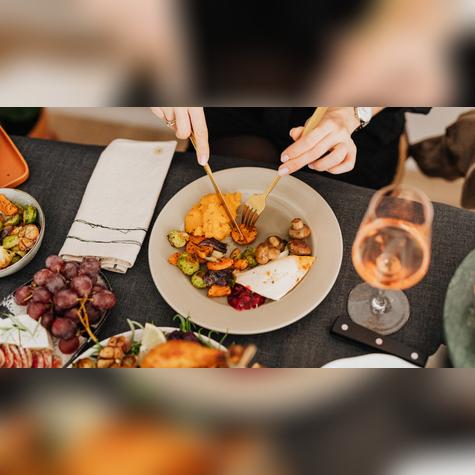 Saltarse la cena puede alterar el sueño y el metabolismo, según nutricionistas. Saltarse la cena puede alterar el sueño y el metabolismo, según nutricionistas.