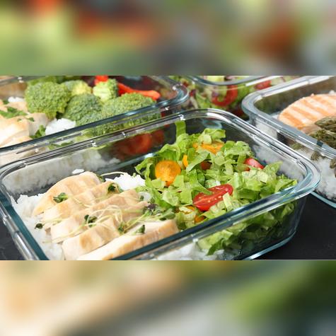 El táper de vidrio es más fácil de limpiar y no atrapa olores. El táper de vidrio es más fácil de limpiar y no atrapa olores.