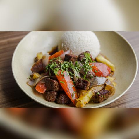 El lomo saltado de Doomo: una fusión entre la técnica asiática y el sabor criollo que conquistó al jurado internacional. El lomo saltado de Doomo: una fusión entre la técnica asiática y el sabor criollo que conquistó al jurado internacional.