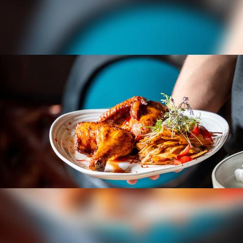 El pollo fortalece los músculos. El pollo fortalece los músculos.