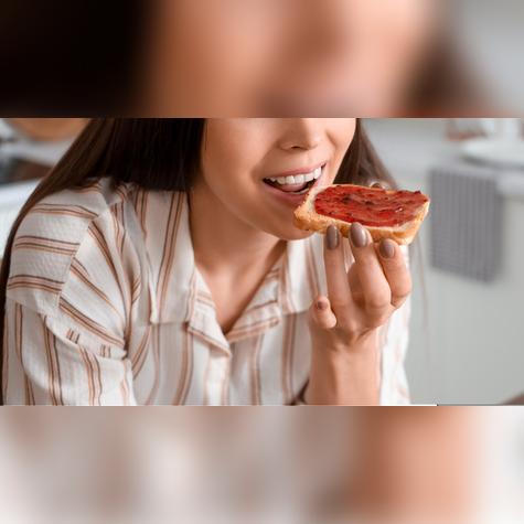 Comer alimentos del suelo puede causar infecciones estomacales.   