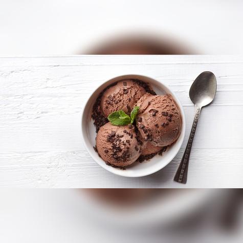 Bate los ingredientes hasta obtener una consistencia cremosa.   