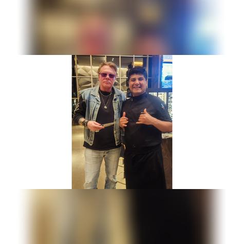 El cantante Axl Rose y el chef Richard Pérez.    