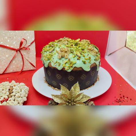 Panetón italiano con crema de pistachos Panetón italiano con crema de pistachos