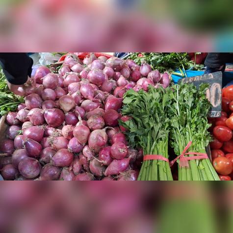 El kilo de cebolla varía entre S/ 2 y S/ 2.50.    