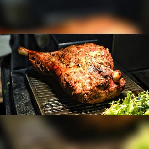 Un solo corte puede rendir hasta 40 porciones para la cena de Año Nuevo. Un solo corte puede rendir hasta 40 porciones para la cena de Año Nuevo.