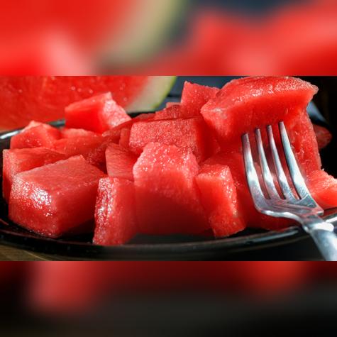 Para conservar la sandía en verano, elige ejemplares sin daños y guárdalas a temperatura ambiente. Fuente: Shutterstock.   