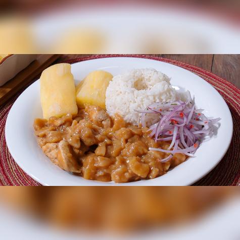 Carapulcra de pollo.   