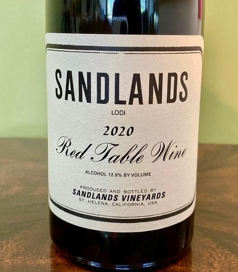 "Contento" se distingue por su diversa e interesante carta de vinos.     "Contento" se distingue por su diversa e interesante carta de vinos.