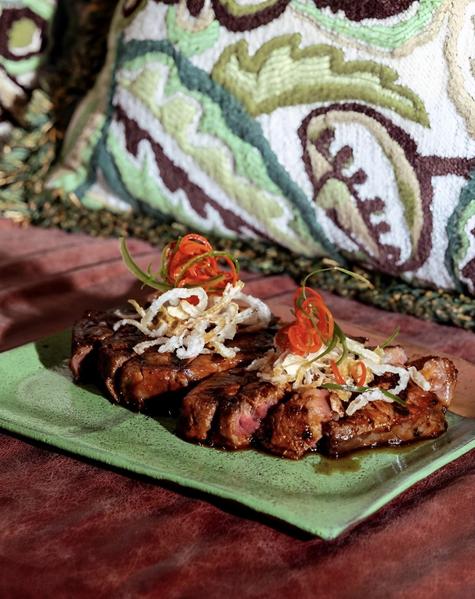 Coya cuenta con un ambiente elegante y sofisticado, es uno de los restaurantes más conocidos en España.   