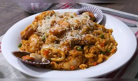 Prepara un riquísimo arroz con mariscos con esta sencilla receta (Video)