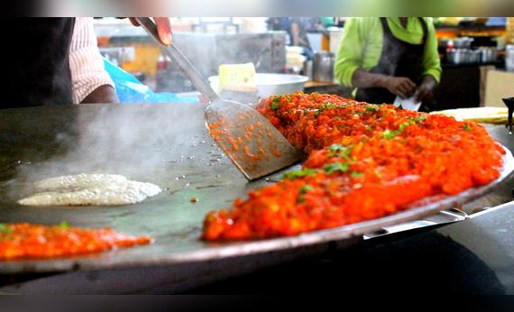 La comida callejera se prepara en condiciones insalubres.   