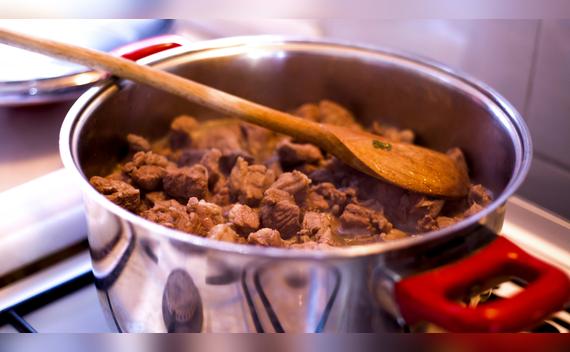 Cocinar la carne es el mejor método para desinfectar la carne cruda    