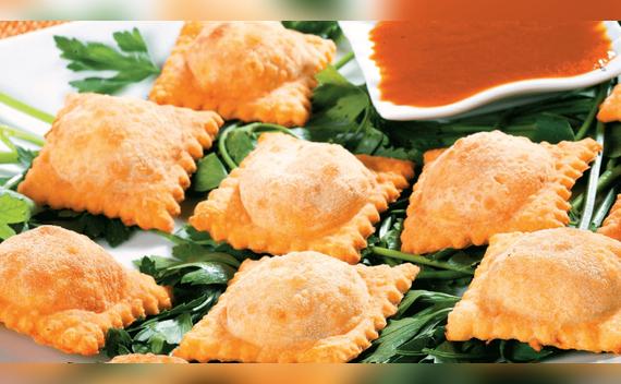  Ravioles de atún fritos.   