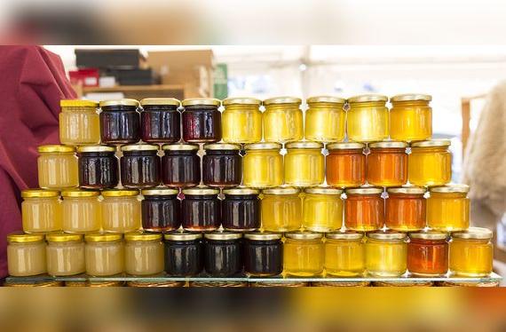 El color de la miel depende de la floración de la que proviene y nos indica cuáles son sus propiedades.<br>   