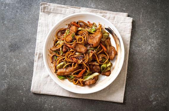 Puedes reemplazar las verduras con lo que tengas. Solo asegúrate de que queden crocantes.   