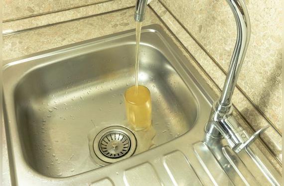 Debemos poner atención al estado del agua que llega a nuestras manos.   