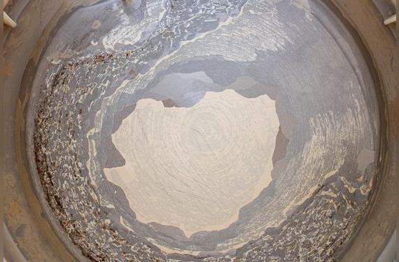 Este sarro daña los equipos de cocina y además, pueden ser dañinos para la salud.    