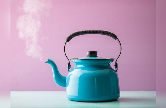 Las teteras y los hervidores suelen acumular los metales en forma de costra o sarro.    