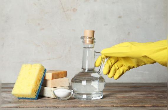 El vinagre y el bicarbonato eliminan el sarro y dejan el hervidor como nuevo.   