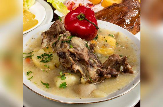 El caldo blanco es base para otras preparaciones, como los chupes.   