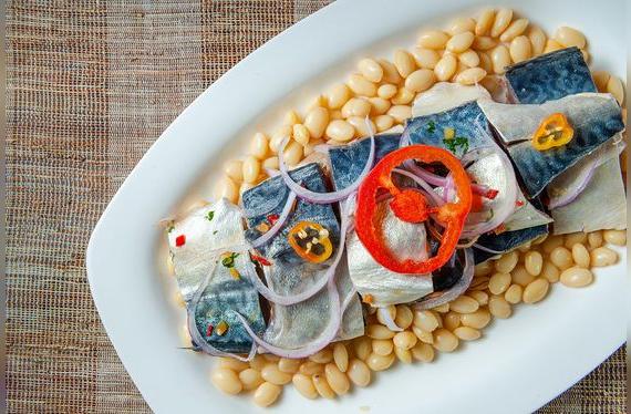 El ceviche de caballa con zarandaja es un clásico piurano.   