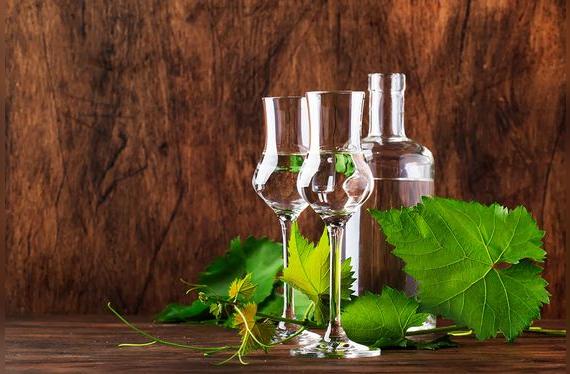 Propio de los valles de la costa centro y sur, el pisco es nuestra bebida bandera.    