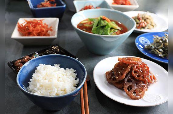 Como el arroz, las guarniciones siempre están presentes en la cocina coreana.    