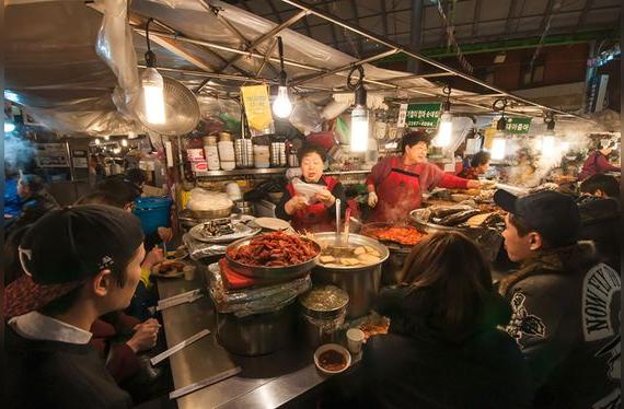 Los mercados son puntos de encuentro donde se encuentra para probar auténtica cocina coreana.   