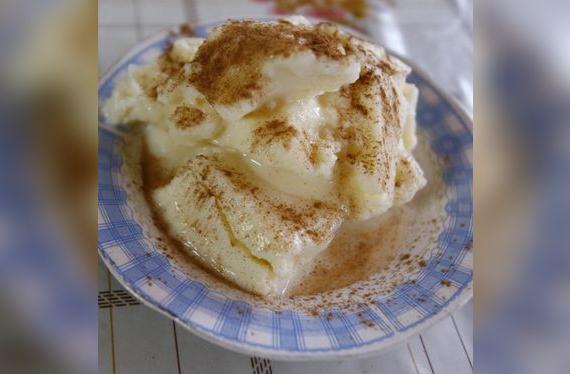 Queso helado tradicional: solo leche, azúcar, coco y canela.   
