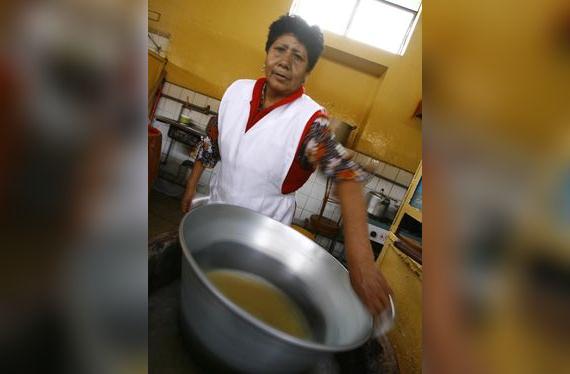 Aun hay puestos de venta de queso helado donde se prepara de la manera antigua.   