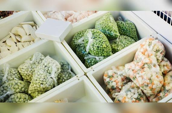 El congelado industrial aplicado a vegetales ayuda a conservar nutrientes y alargar la vida de los alimentos. El congelado industrial aplicado a vegetales ayuda a conservar nutrientes y alargar la vida de los alimentos.