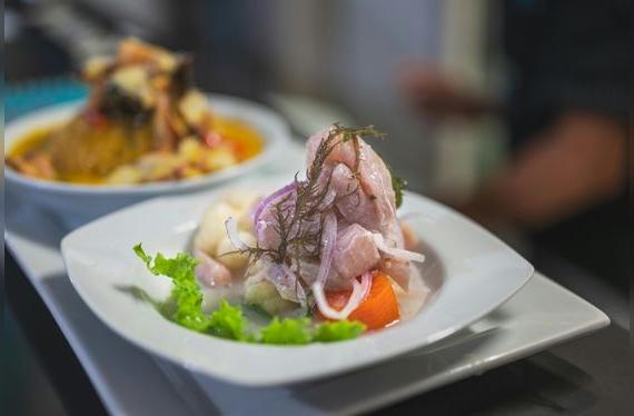 El ceviche es catalogado como el platillo emblema del Perú.   