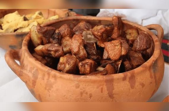  Chicharrón de alpaca.   