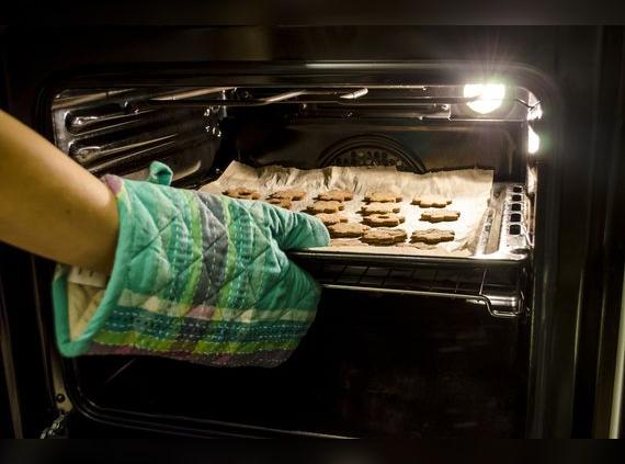 No retirar las galletas de la bandeja cuando aún estén muy calientes   