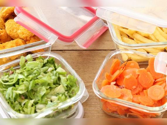 Lo mejor es optar por recipientes herméticos de vidrio.   