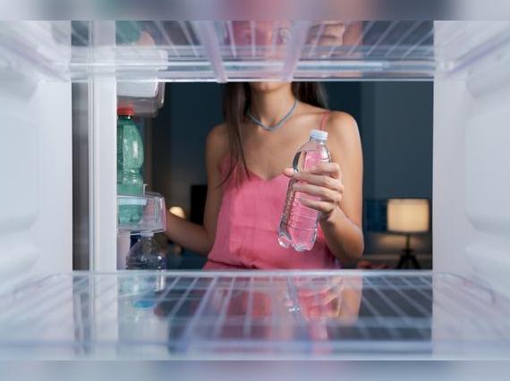  El estante central o superior de la refrigeradora son el mejor lugar para conservar los huevos.   