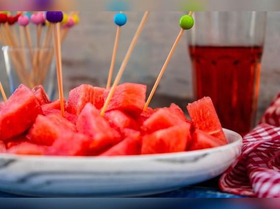 La sandía, por su alto contenido de agua y antioxidantes, se destaca en la depuración del organismo y en la prevención de enfermedades. Fuente: Shutterstock.   