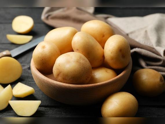 La papa al igual que la cebolla, pierde su textura al estar a bajas temperaturas.   