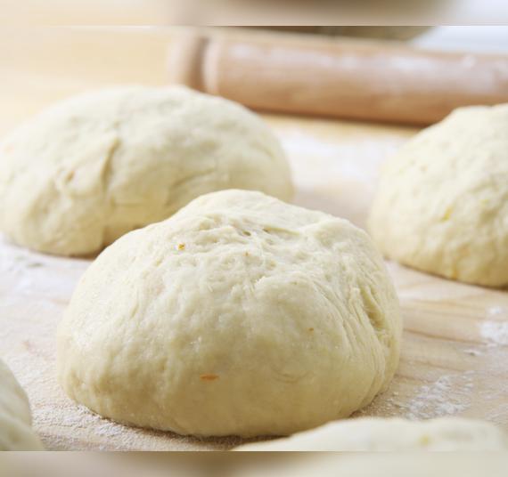 Mezcla muy bien los ingredientes del pan.   