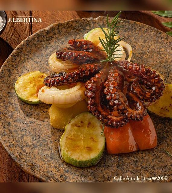  Pulpo a la parrilla. Foto: Facebook de Albertina y Mar adentro    