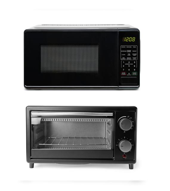 El microondas y el horno eléctrico es mejor no usarlos al mismo tiempo.   