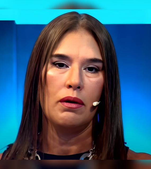 Mamá de Macarena Vélez.   