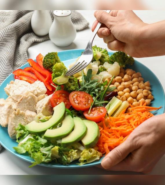 Se recomienda acudir a un nutricionista para tener una dieta adecuada.   