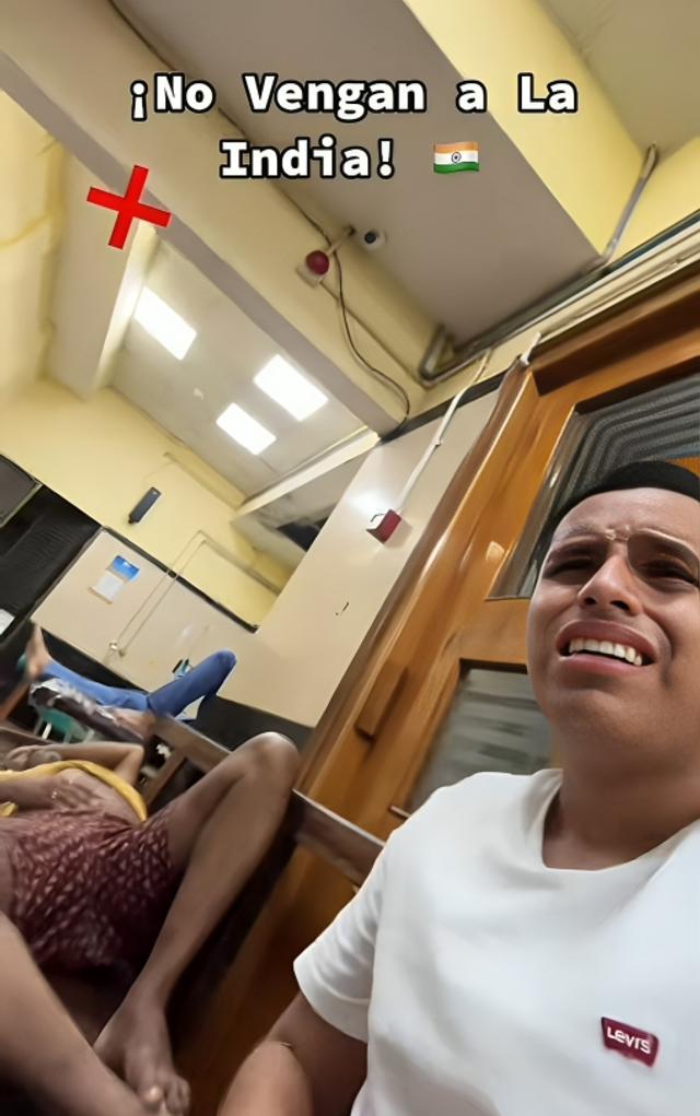 Tiktoker en un hospital de la India.   