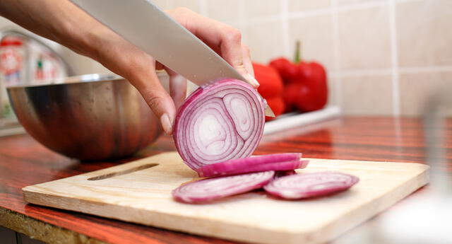 cortando cebolla buenazo