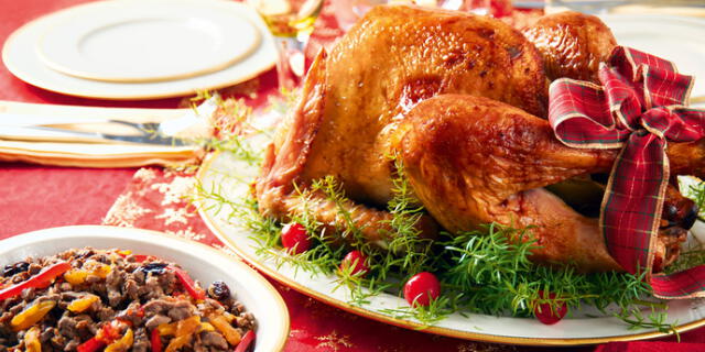 Pavo en mesa navideña buenazo