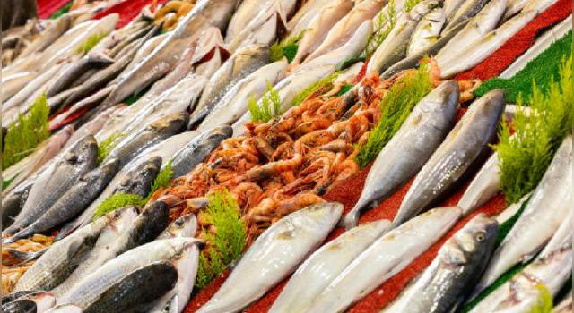 En el terminal pesquero de Villa María del Triunfo, los precios del pescado se mantienen estables a pesar de la alerta de tsunami en el litoral peruano.   